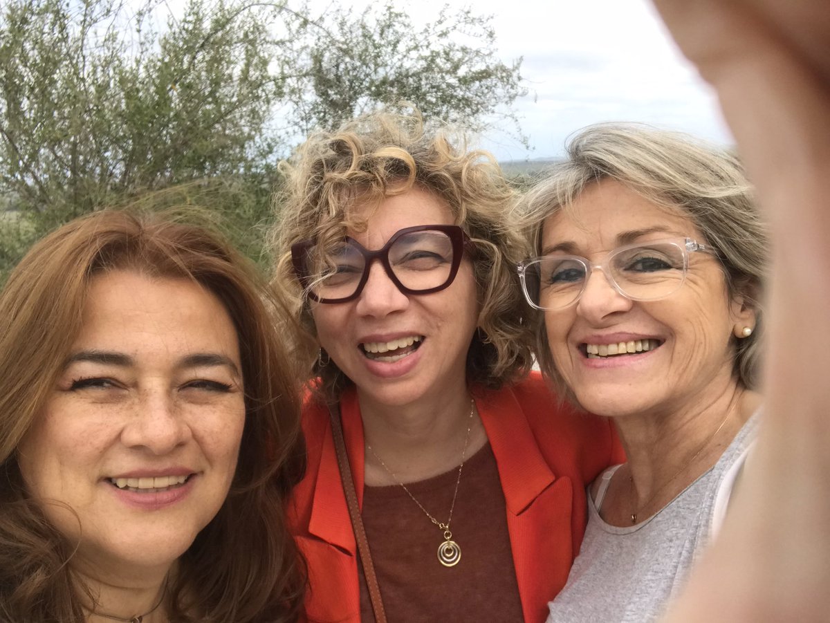 prochile_uy's tweet photo. Participando y acompañado del lanzamiento de @universomola en la @VinaEden con marcas chilenas #macarenacortes #aquadivitasw #mochacobags #catadroguettp #HuamanAutor https://t.co/XHX3Pkqvw7