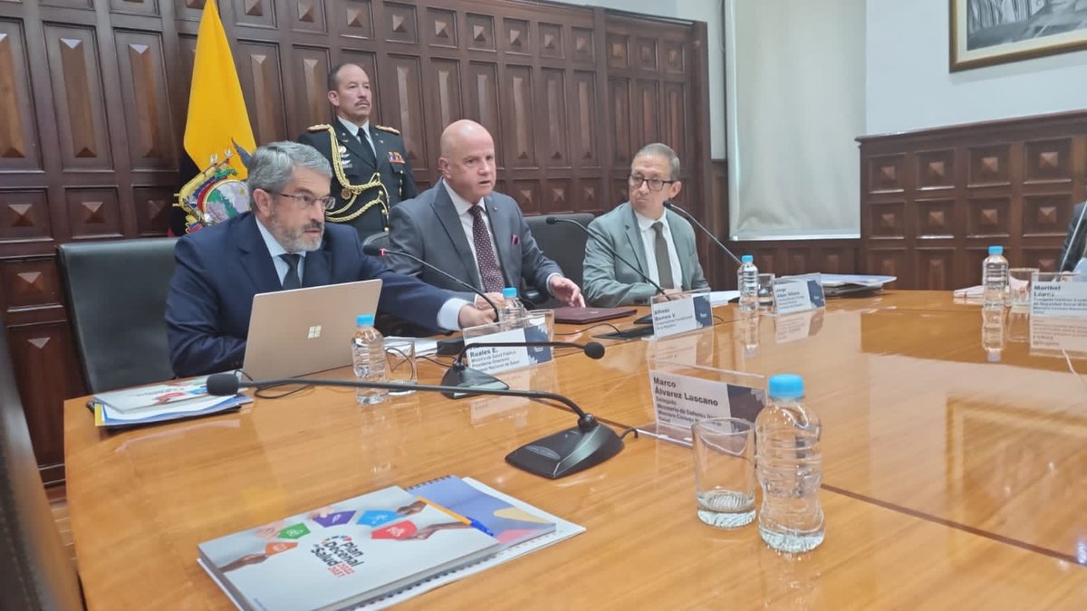 afeme_ecuador's tweet photo. El día jueves 30 de marzo del 2023, se realizó la Reunión Ordinaria de Directorio del Consejo Nacional de Salud, en la sala Matilde Hidalgo de la Vicepresidencia de la República, en la misma que contó con la participación del Director Ejecutivo de la AFEME  Dr.Leonardo Bravo V. https://t.co/uNba5zojFc