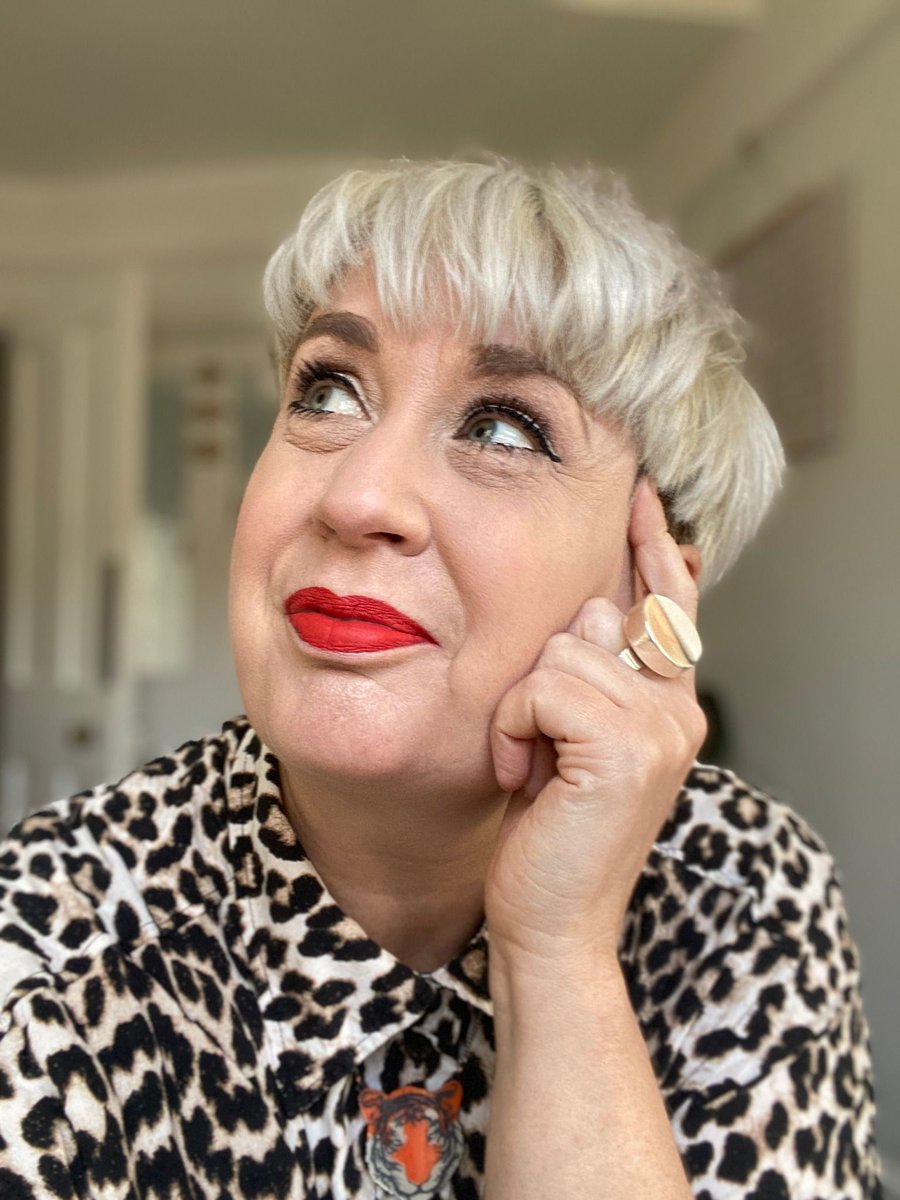 ukhealthradio's tweet photo. Mother Speaks with Sarah Lloyd, &amp; Zoë Foster on @ukhealthradio - Turning up the volume on #menopause, periods and how husbands are getting more onboard. Well-being warrior Kate Taylor @ChiClara joins Sarah &amp; Zoë to discuss #midlife turbulence.
👉🏼 🎧     https://t.co/pCMTnoxC2N https://t.co/fIMNArU5ac