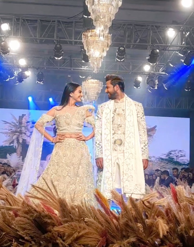 Awwiee Adorable 😍
This capture 😅❣

#HellyShah #VatsalSheth At #PTFW #PTFW2023 #PuneTimeFashionWeek 
#hellyholics