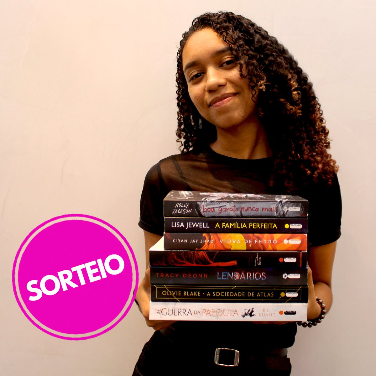 intrinseca's tweet photo. A aniversariante da semana é a Fran! ❤️🎂
Que tal garantir os livros queridinhos da fã #1 de fantasia do Marketing?

Siga o nosso perfil, dê RT neste post PUBLICAMENTE e preencha o formulário no blog: https://t.co/LIupgLQFBZ
Resultado: 04/04 https://t.co/5lKtxGuyMY