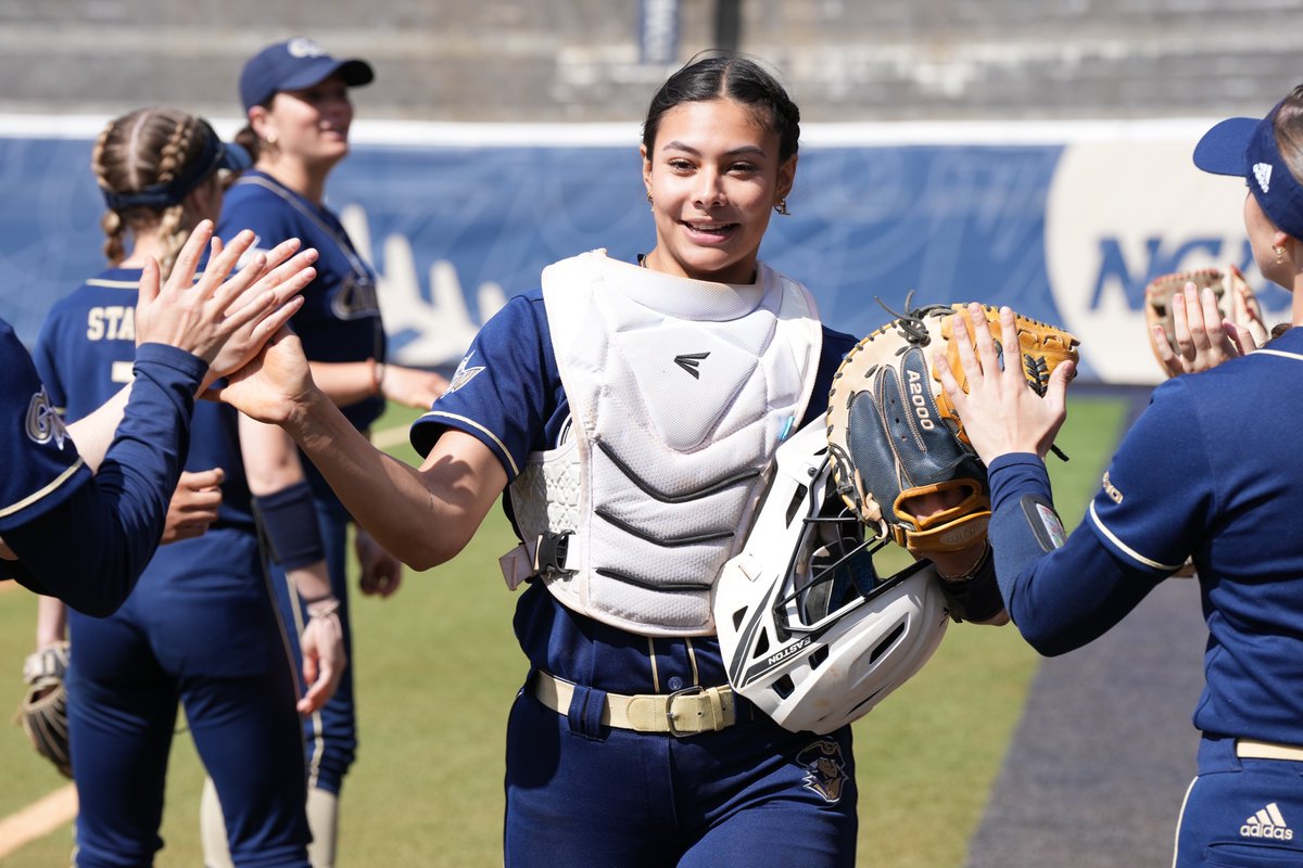 GW_Softball's tweet photo. Grateful to have @EastonFastpitch in our corner!

#RaiseHigh | #Together | #TeamEaston https://t.co/IFAQLk6kff