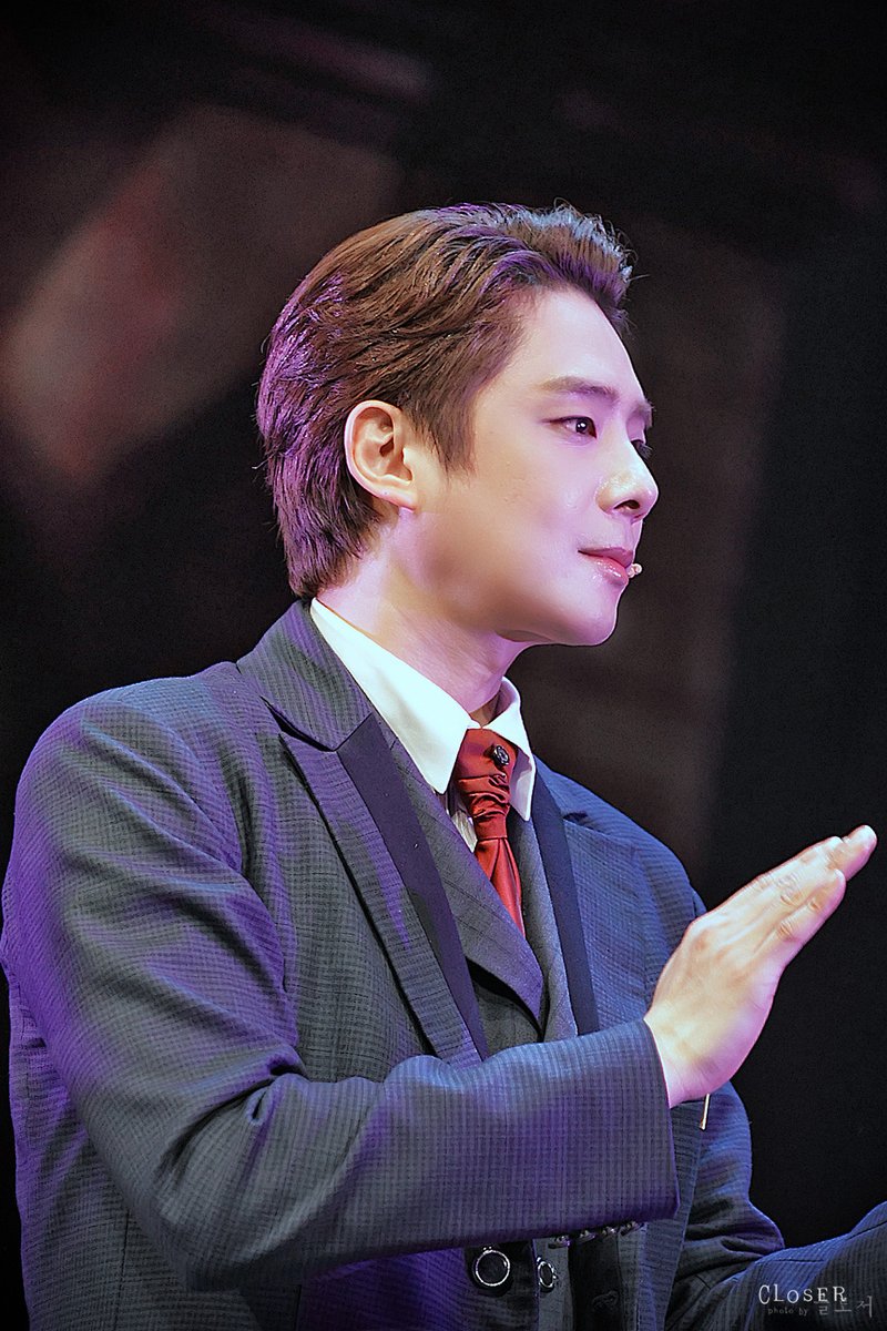 #레드북 커튼콜데이 #송원근 브라운