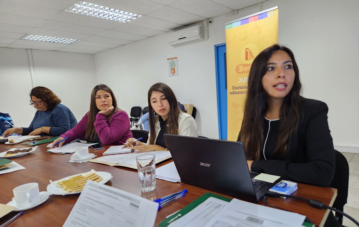 Junaeb_IVRegion's tweet photo. Hoy en nuestras dependencias realizamos capacitación de rendición financiera a todas nuestras contrapartes comunales del Programa de Residencia Familiar Estudiantil #PRFE. Les dimos a conocer lineamientos y procedimientos 2023 👍 https://t.co/7BlSW9mEZW