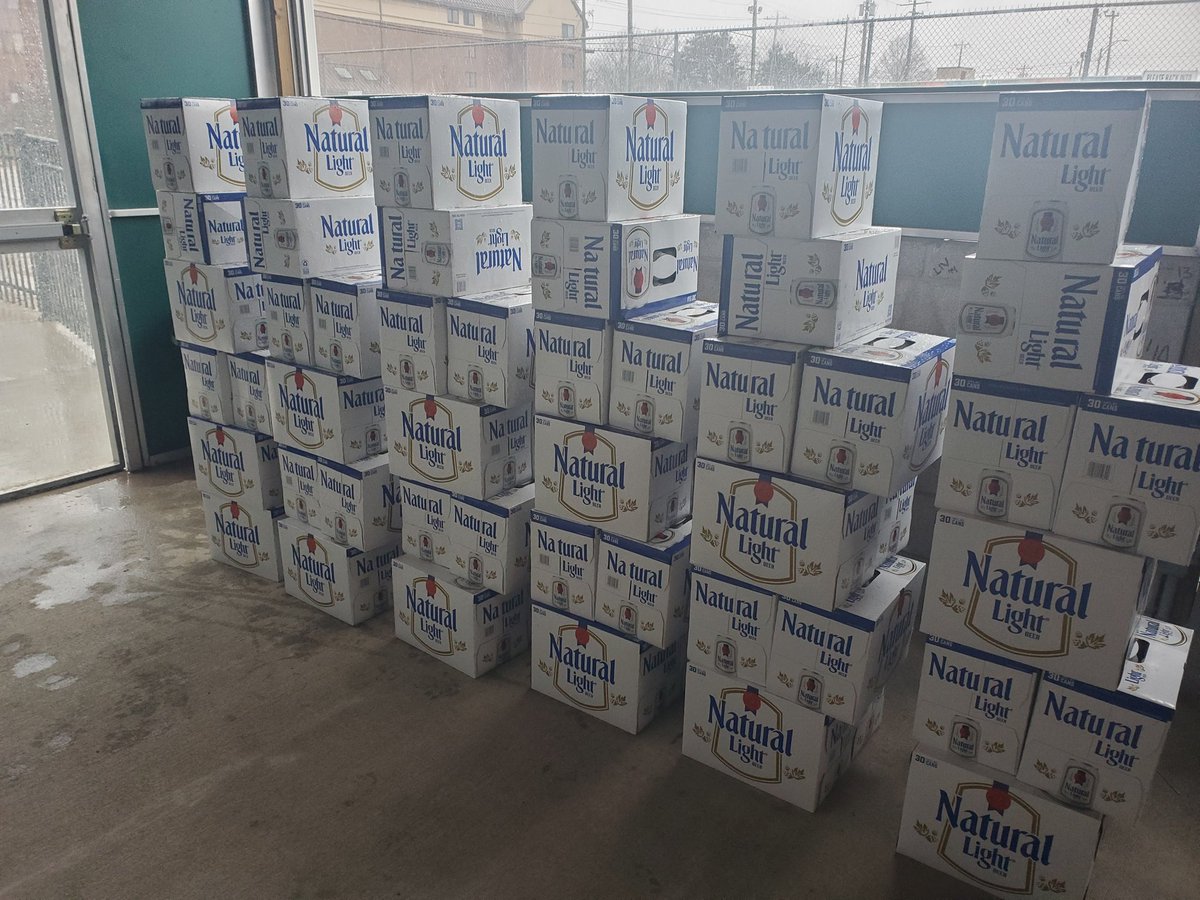 Danagardens's tweet photo. Preparations for #PigRoast2023 have begun. https://t.co/JBSs3suClI