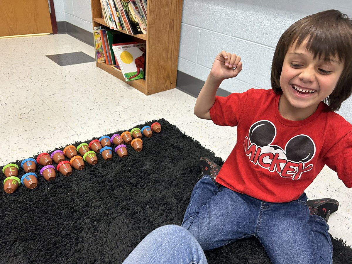 baileybmoran's tweet photo. We love to see the happy smiles for being successful with our reading skills 😍 #WeAreCuCPS #ccesdukes https://t.co/C0xXO95YMN