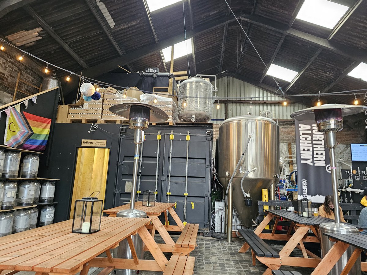 NEWCASTLECITYU1's tweet image. Welcome to Bar 246 The Old Coal Yard bottom of Byker. Only open 4-11 Friday and Saturday. Its pretty cool. I imagine it could be banging in here. Not overly pricy. #northernalchemy #allthebars #nufc #f4f