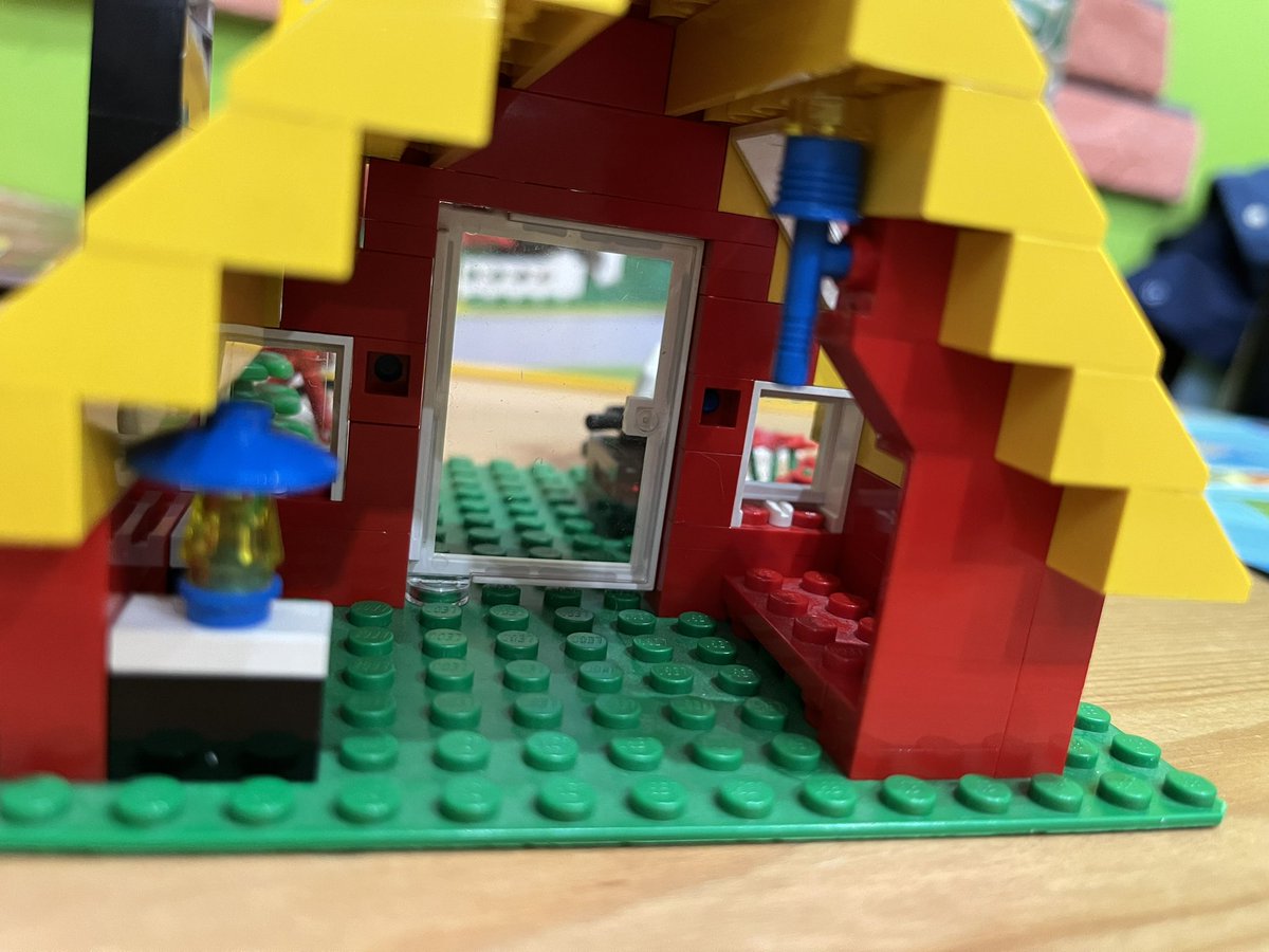 kociu91's tweet photo. No i zbudowane!
Klasyka sama w sobie!
Jak oceniają @LEGO_Group #set6592 wakacyjny domek z 1990 roku @r0br3t @misia_domi @karo_yard @JohnManham @robsoniqe @mobzillatv @pluszysta @Basiowe_kotki ?
#LEGOSYSTEM #AFOL #LEGO https://t.co/U7No0fxgWC