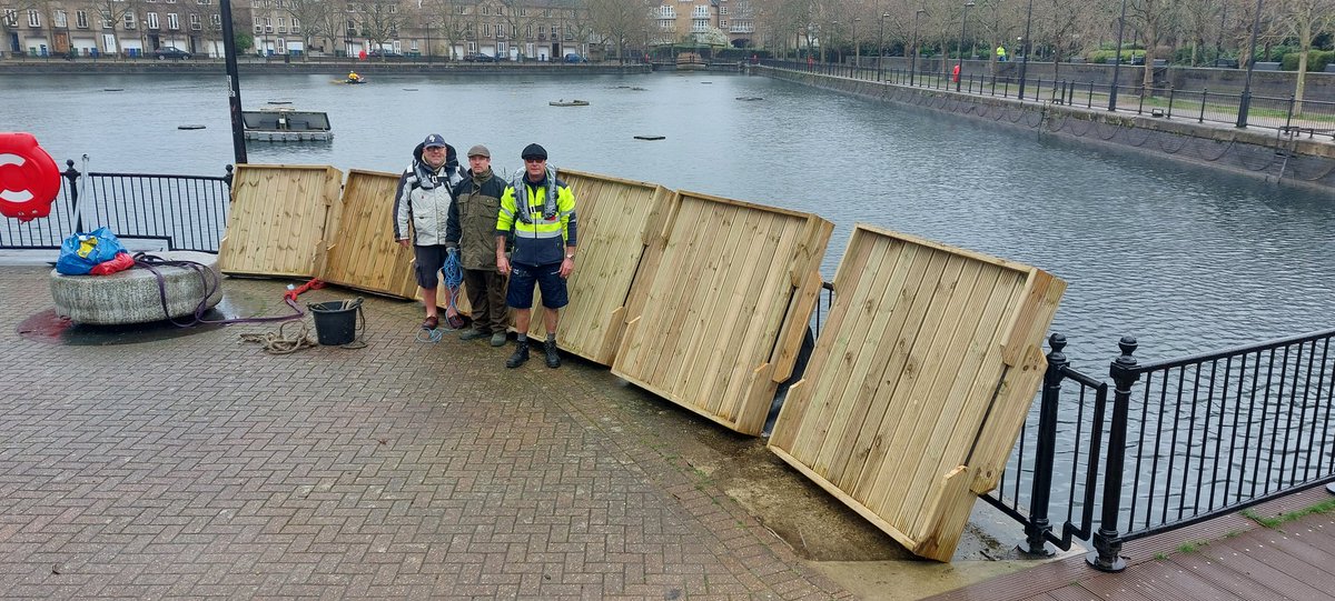slooshbag5's tweet image. 8 New Nesting Rafts for #Rotherhithe : Surrey Docks Angling + Rotherhithe Harbourmaster + Green Connections 106', work together on Surrey Waters new homes project. Big thanks to @PhantomPeakUK @ArtInvestRE funding &amp;amp; build.   @LondonNPC @SwanSanctuary @SwanwatchUk @lb_southwark