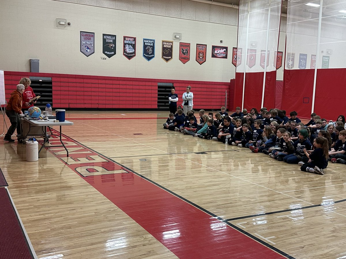 TCTitansSupt's tweet image. Let’s talk about Polymers at CM ScienceDay! #makeamess @pendragonupdate Demonstrations from the Edgerton Explorit Crnter!