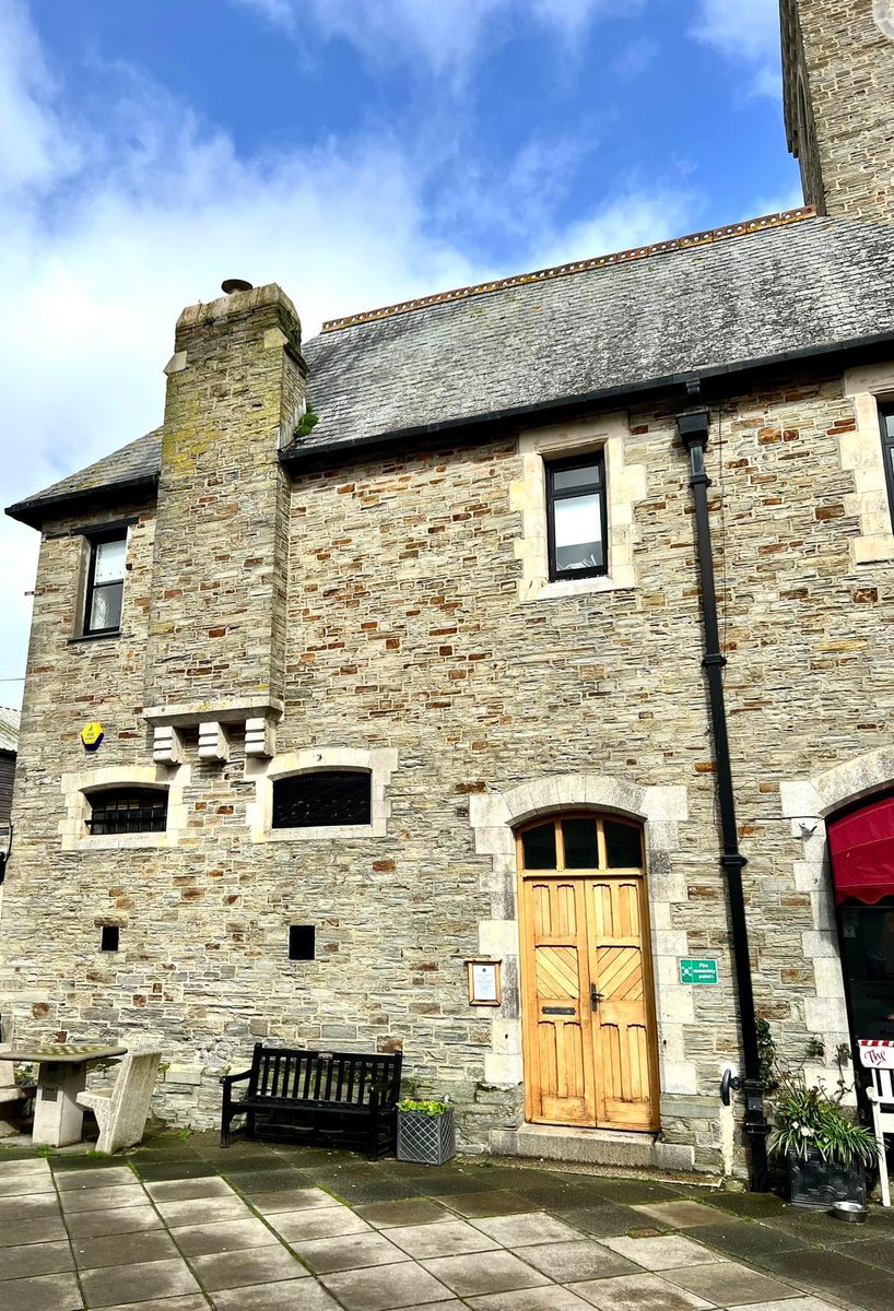 The Police Station in #shiptonabbott which is really the Guildhall Market Place in the beautiful seaside town of #Looe in #Cornwall 

This popular tourist destination is used as a film location for the hit TV Series #beyondparadise

Free map at freemapsofcornwall.co.uk