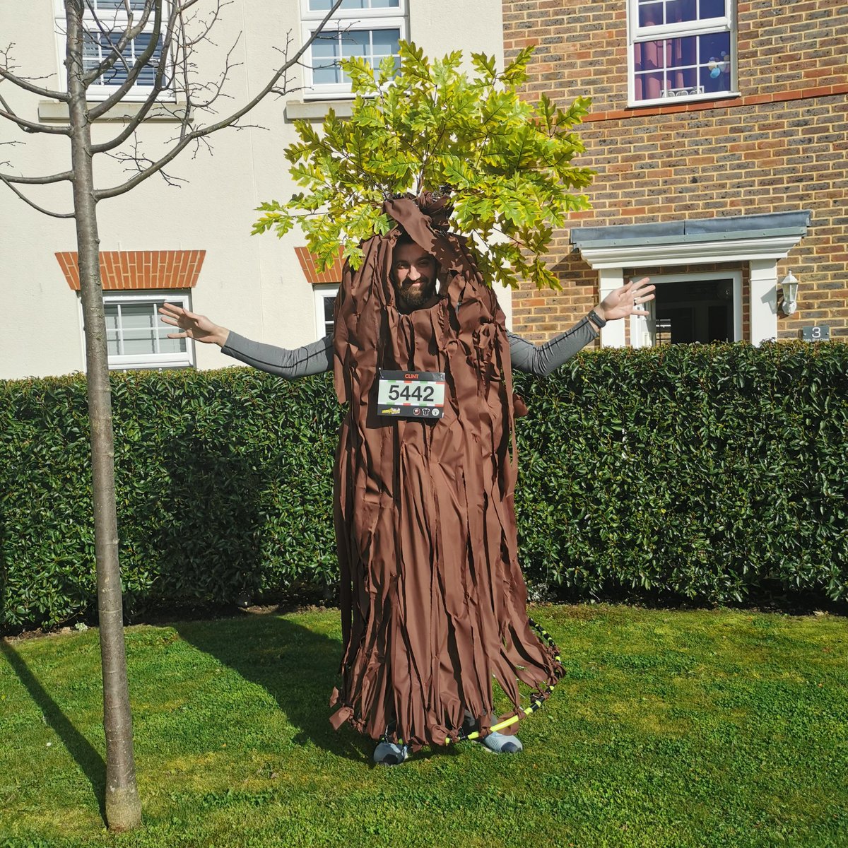 GSTTnhs's tweet photo. We'd like to wish all our runners, like Clint, tree-mendous luck in this Sunday's @LLHalf!

Clint is hoping to break the world record for quickest half marathon dressed as a tree, to raise money for the paediatric intensive care unit @EvelinaLondon  also known as Forest ward 🌳 https://t.co/OOJozkVd9U
