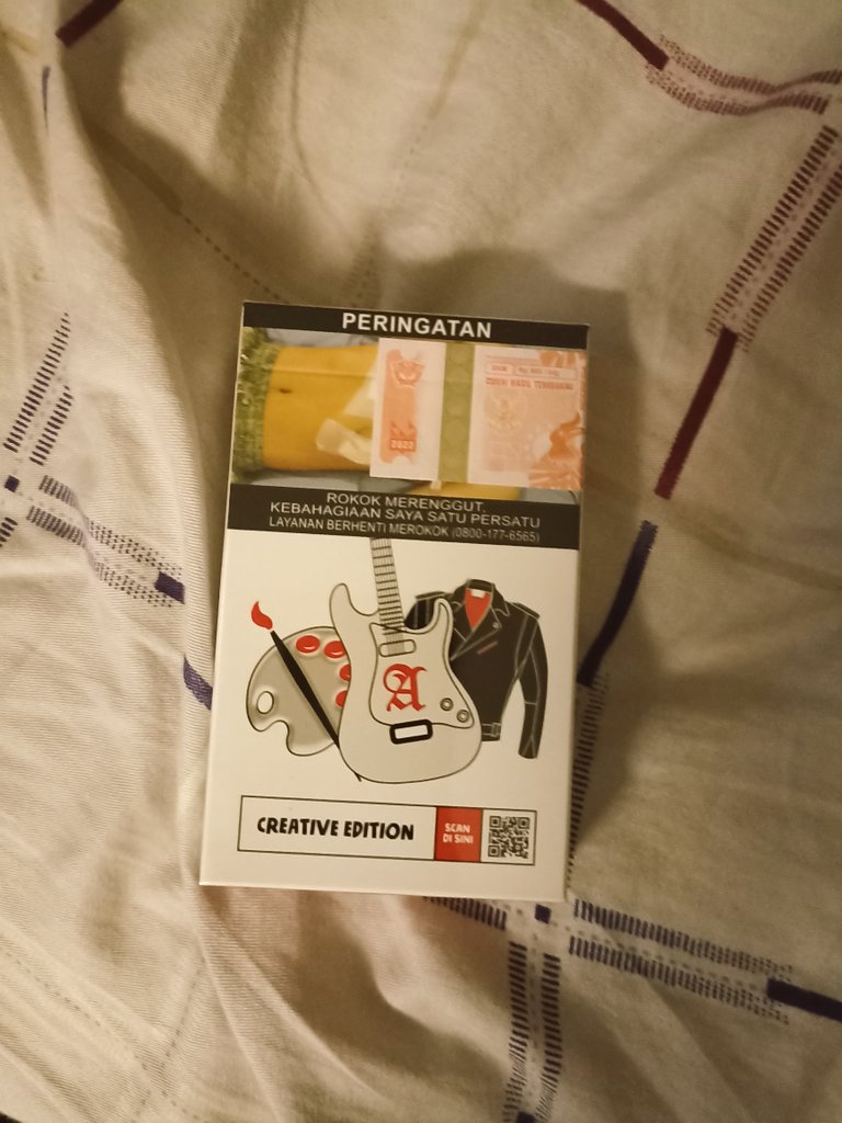 budiono_rachmat's tweet image. Rokok musisi... 🎼🎼🎼

#Indonesia #sampoerna #rokok #seniman #musisi