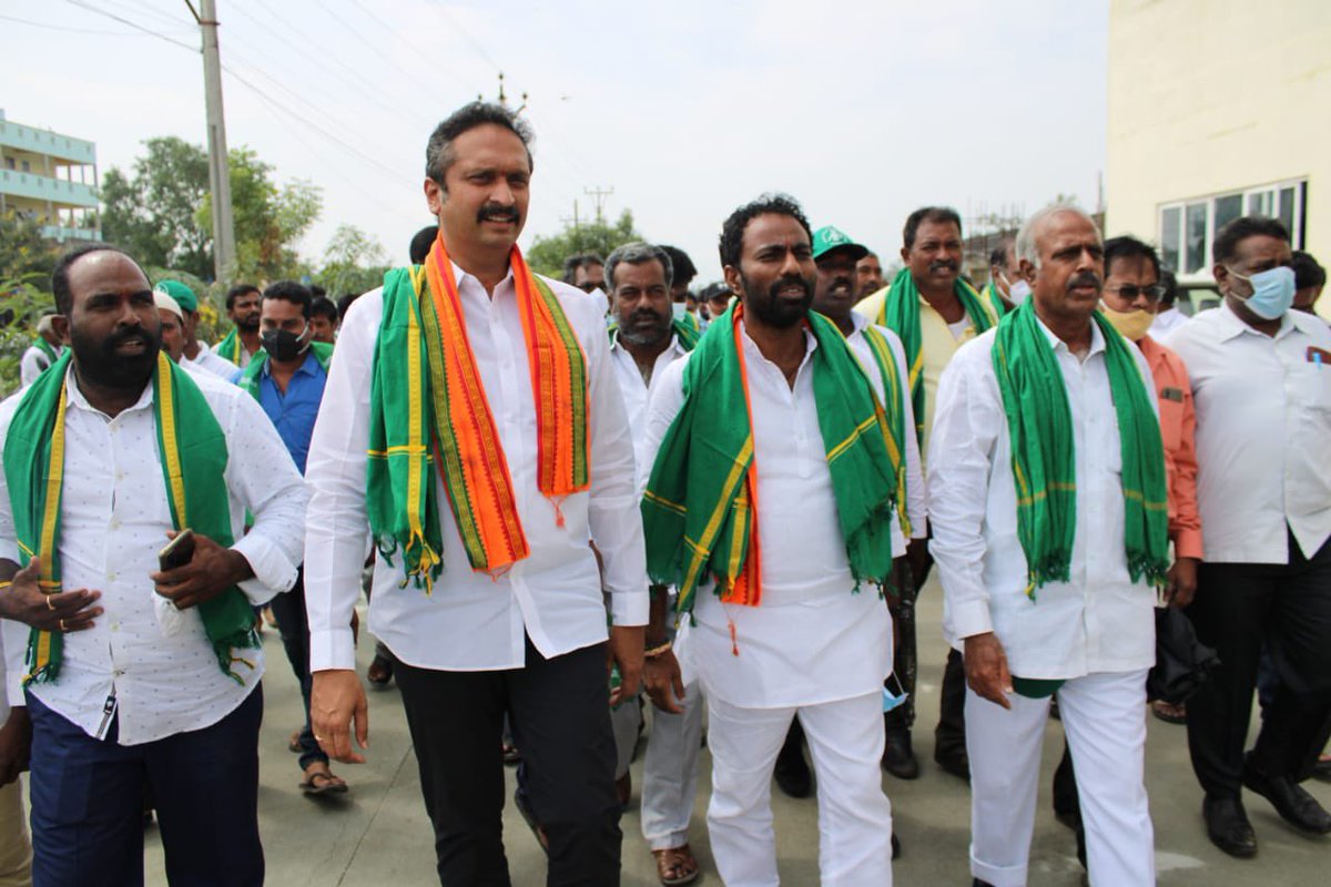 RNagothu's tweet image. అమరావతి ఉద్యమానికి 1200 రోజులు పూర్తి అయ్యిన సందర్భంగా , ఉద్యమాన్ని సజీవంగా నిలిపిన రైతు సోదరులకు ఉద్యమాభివందనాలు 
#Amaravathi