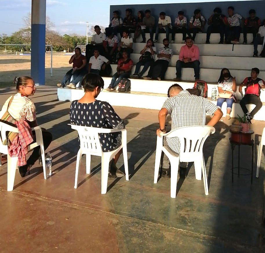 Para dar a conocer la oferta educativa, la UICAM participó en la “Expo Profesiones” organizado por el Telebachillerato Comunitario de Chunkanán.
