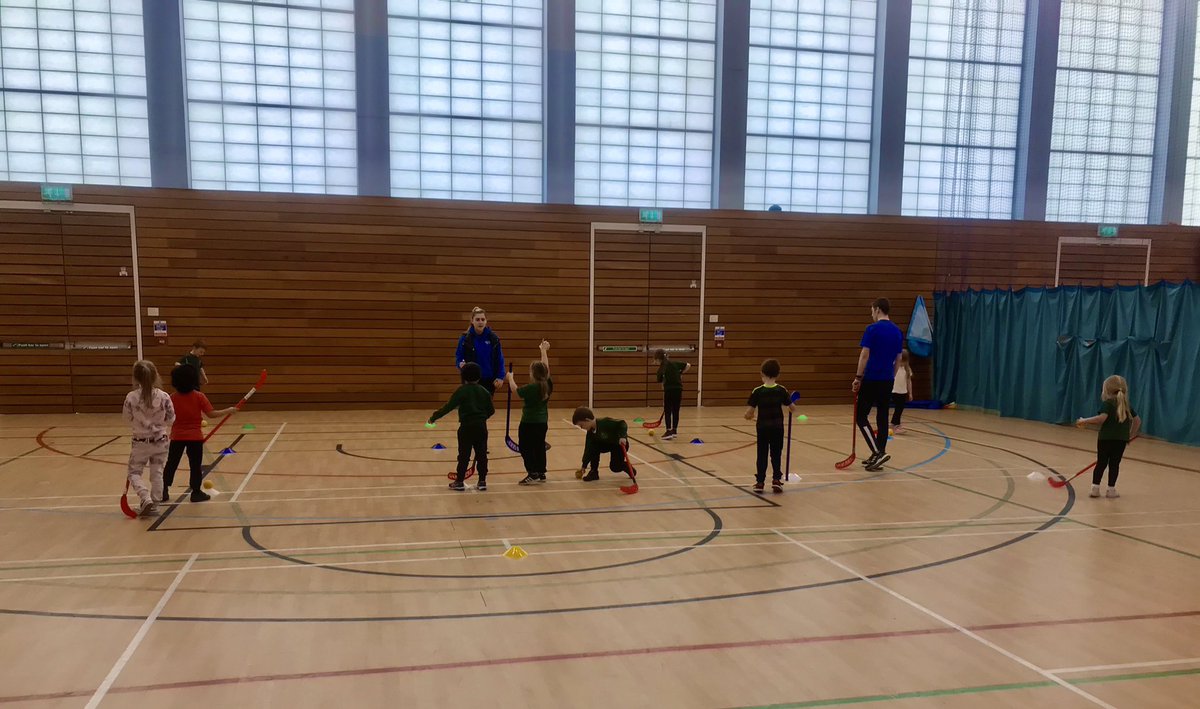 AndrewUwTsd's tweet photo. Final practical sessions of the term and another example of integrating practical delivery with mentoring developments @UWTSDsport #sportsmanagement #tracksuit2boardroom #uwtsdsport #practicals #practicaldelivery #sports #sport #coaching #mentoring #uwtsd #studentlife #lcswansea https://t.co/ht580nRuzd