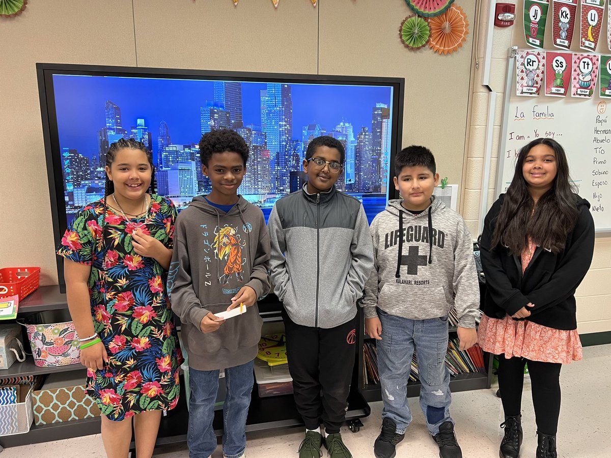 MrsLillyKG's tweet photo. HAPPY EXHIBITION DAY! So proud of all of our 5th grade students! Especially proud of Mrs. Mathews and my group for all of their hard work! #rosaparks #rpes #IB #IBexhibition https://t.co/k22HWe1pkz