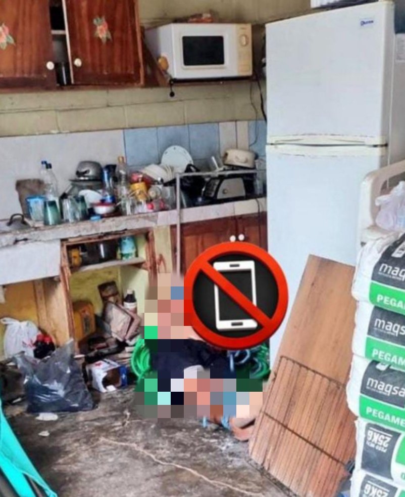 ProntoNoticias_'s tweet photo. #Crónica #SANTAELENA

Hallan 4 personas sin vida en Punta Blanca, Santa Elena, alrededor del mediodía de este viernes 31 de marzo.

Una de las víctimas fue identificada como Juan Ángel Perero, quien trabajaba como guardia del lugar. El cuerpo presentaba golpes y estaba maniatado. https://t.co/XJ73NQbdkZ