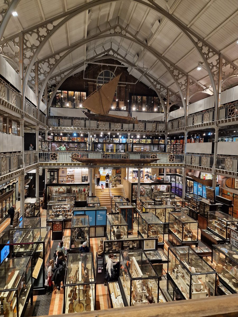 Starting the 2023 @PharmHist annual meeting with the wonders of the @morethanadodo & @Pitt_Rivers museums was definitely a treat ! Thanks @brionyhudson2 for the organization & BSHP President, Chris Duffin, for the onsite lecture !