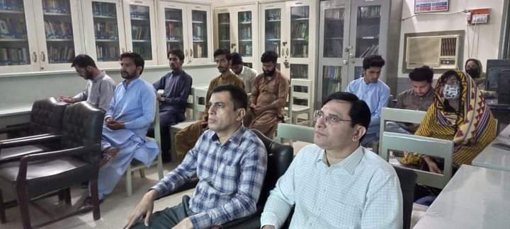 Muhammad_Wali_1's tweet photo. Seminar 
I delivered  my presentations in the Seminar library. 
Under the supervision of Chairman Department of Political Science Prof. Dr Ghulam Akbar Mehasar along with Assistant Prof.Dr Jamshad Ali Baloch presided over the seminar. 

Topic was Political Instability in Pakistan https://t.co/1rOwqDvWcM
