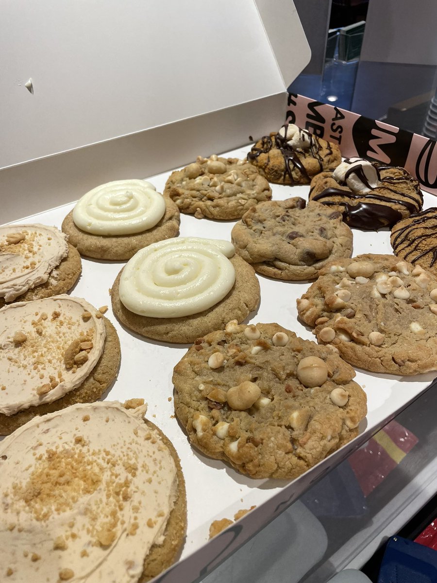 AnywhoKim's tweet photo. This week!🔥🔥🔥 @CrumblCookies https://t.co/q3SJU3r2Cx