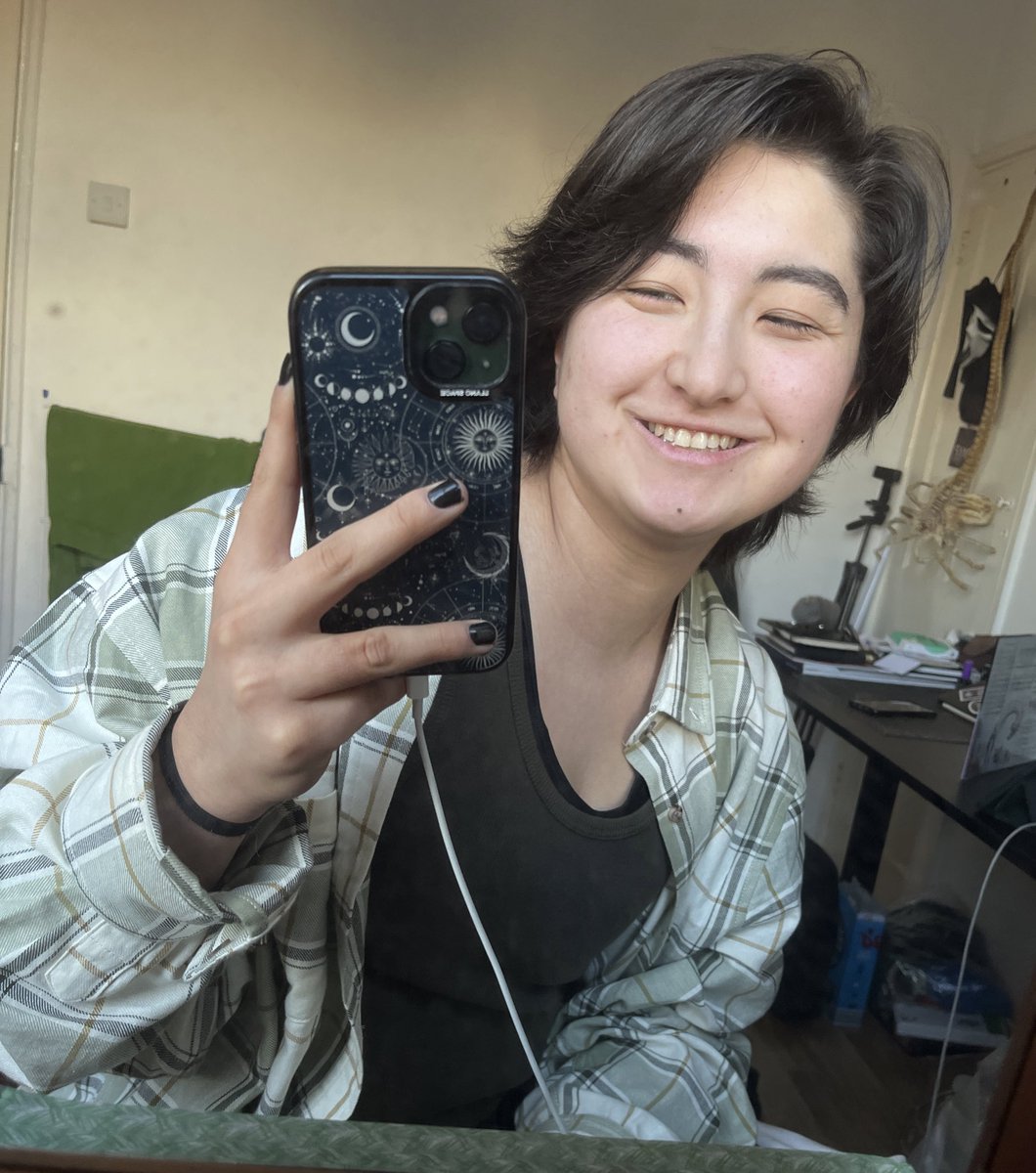 kill_costume's tweet photo. 2018 me being very insecure and trying to be liked by everyone vs 2023 me broke artist but happy living my best life (8month on T-gel) 🏳️‍⚧️ https://t.co/jbRrqTyRcF
