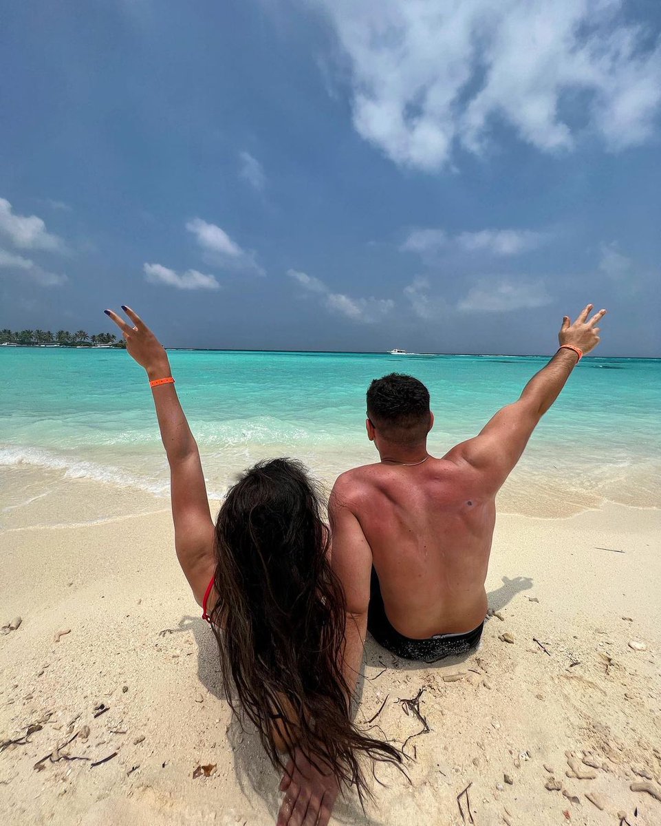 Freedom!🏝❤️🇲🇻

📍Sun Island Maldives 
📸 @bogdantandara
#maldives #maldivesislands #maldives🇲🇻 #sunisland #sunislandresortandspa #indianocean #clearwater #beach #couple #couplegoals #coupletravel #instatravel #freedom #honeymoon #ocean #bluewater #turqoisewater #whitesand #l4l