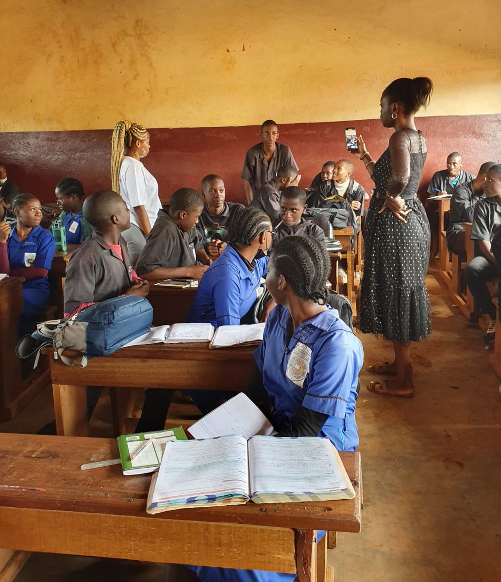 aswomenleaders's tweet photo. “Young girl build your leadership”
Ce projet a ainsi débuté avec le déploiement d’une équipe de l’AWLD au Lycée d’Ekounou, ce mercredi 29 mars 2023.
Suite de l'article : https://t.co/ZMdgrDwzDU
#leadershipfeminin
#FemmesEnAction

XOESE : Le Fonds pour les Femmes Francophones https://t.co/PcHKz6M9gk