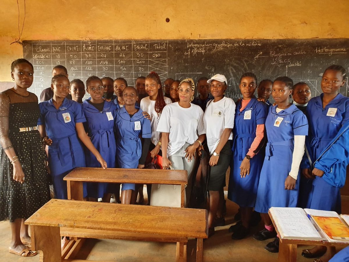 aswomenleaders's tweet photo. “Young girl build your leadership”
Ce projet a ainsi débuté avec le déploiement d’une équipe de l’AWLD au Lycée d’Ekounou, ce mercredi 29 mars 2023.
Suite de l'article : https://t.co/ZMdgrDwzDU
#leadershipfeminin
#FemmesEnAction

XOESE : Le Fonds pour les Femmes Francophones https://t.co/PcHKz6M9gk
