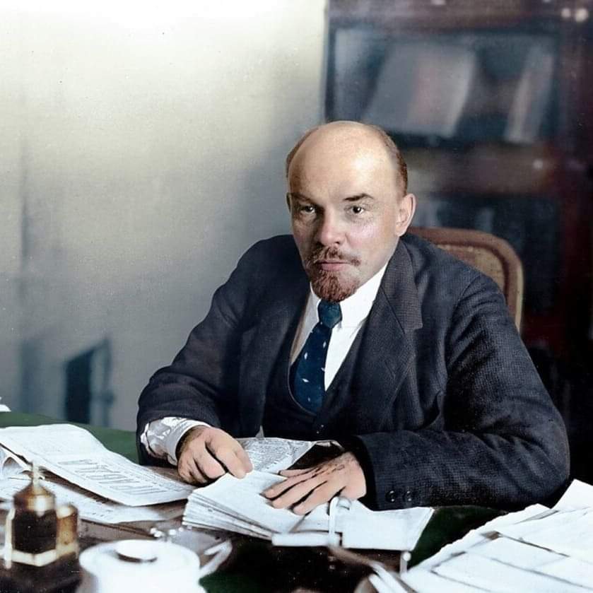iosiffelix's tweet photo. "Развитие капитализма дошло до того, что, хотя товарное производство по-прежнему «царит» и считается основой всего хозяйства, но на деле оно уже подорвано, и главные прибыли достаются «гениям» финансовых проделок... прогресс человечества идет на пользу спекулянтам"
В.И. Ленин https://t.co/sx3ZVi1Ftm
