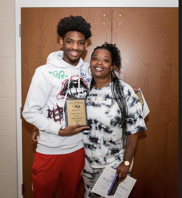 JohnsonTreLin1's tweet image. Defensive Player Of The Year…..Thankful for my coaches and my teammates for the award😁@GreerBasketball 
📸@ProSouthSports