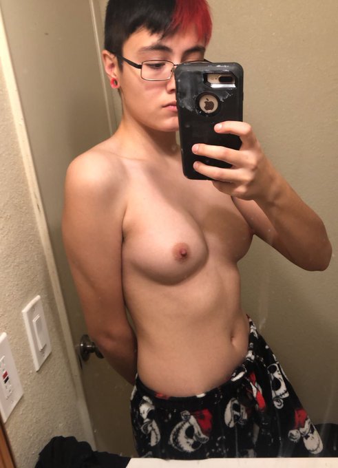 Watch Joey Michaels's leaked NSFW photo on TwXstars