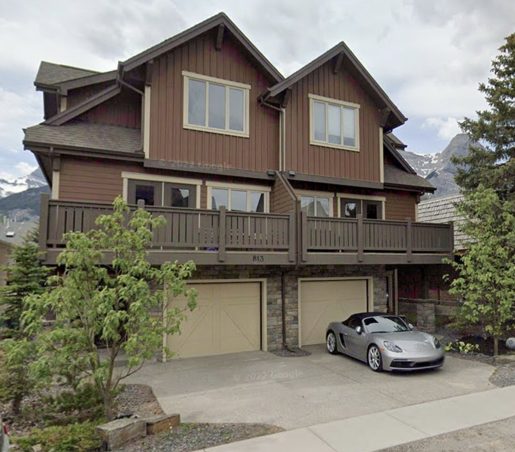 pgdown's tweet photo. @jdileonardo_ @lesleebark @CamGuthrie Check Canmore, we have those 4-plexes with 4 driveways. There's no grass here (won't grow) so the yards are the parkings. https://t.co/mTL1uJc42b