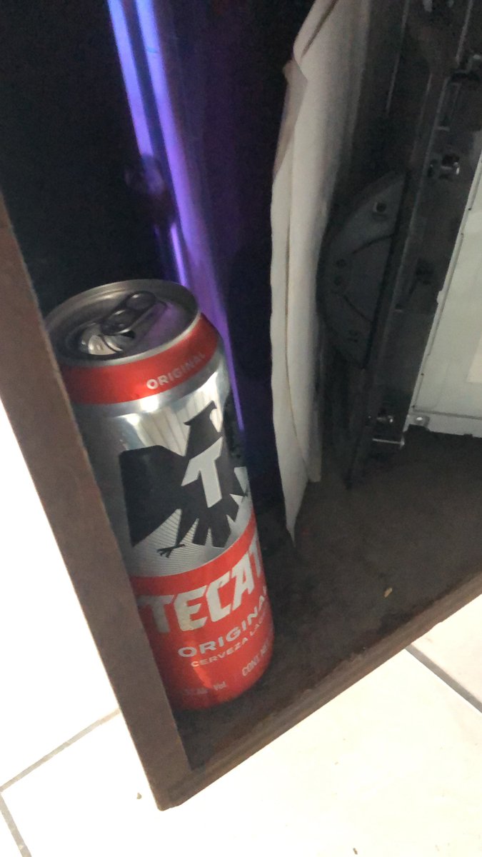 JGari9erS's tweet photo. @TheRealFuggs LFG! Cheers Fuggs 😉hiding under the desk! 🤫 #BuzzedTwitter #DrinkingatWork https://t.co/IoTtytbk85