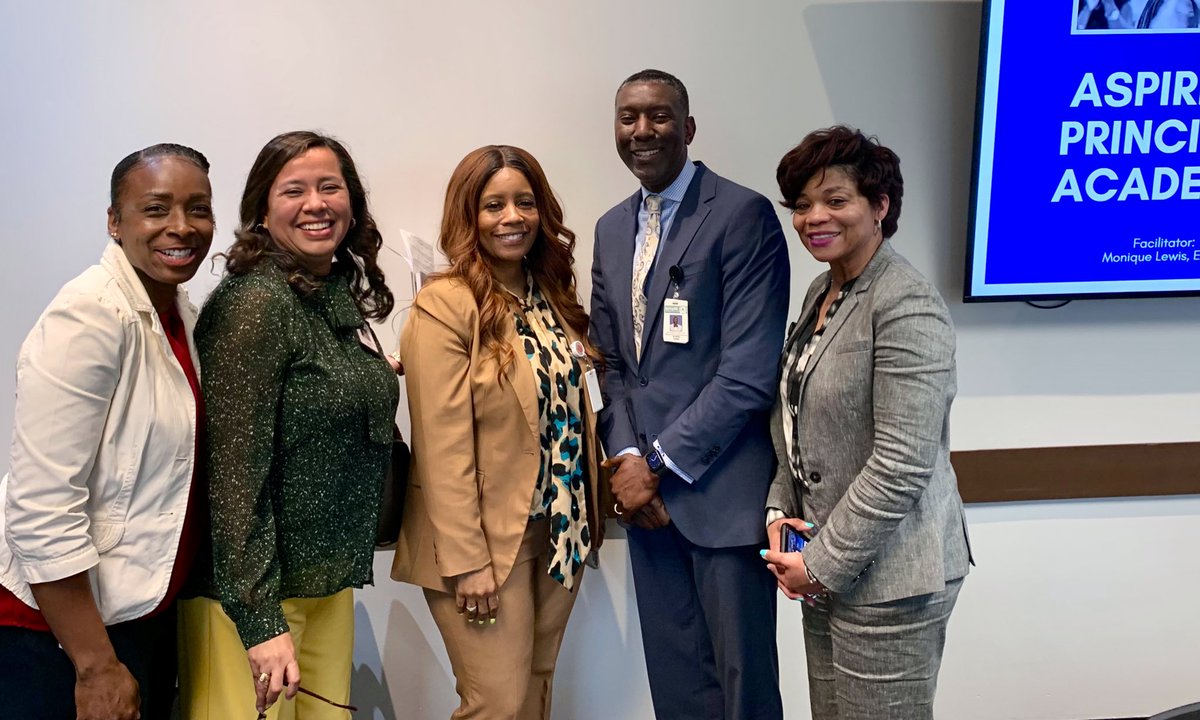 SISD_Transform's tweet image. WorkForce Development is excited to work so closely with these Dynamic Principals as we Build the Next Wave of School Leaders! It’s Collaboration at its finest! #Principalpanel #buildingalegacy