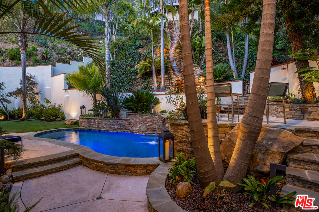 Aaaaand BOOM! 💥 JUST SOLD!

2630 Nichols Canyon Rd.
3 beds • 3 baths • 3,405 sqft.
$3,100,000
(represented buyer)

#marcrobinsonrealestate

More photos: themls.com/mlslistingphot…