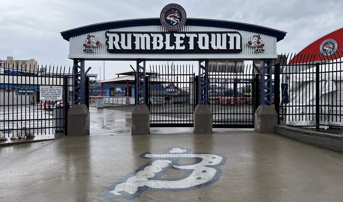 MattLevine__'s tweet photo. Boots on the ground in #RumbleTown
So pumped get going with the @RumblePoniesBB.
I even had to help pull tarp on my first day working in @MiLB … bring it on! https://t.co/pBIwiBKWK8