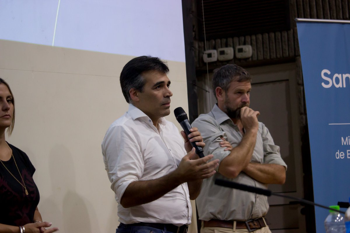 facumlopez's tweet photo. En la ciudad de Santa Fe y junto al director del Centro de Formación de @InfoSegVial, @Sebakelman5, al Ministro de Educación de @MinEducacionSFe, Victor Debloc, y a la directora de @RedSegVial, @AntonelaCerutti, lanzamos una nueva etapa del #PlanFederal de Educación Vial. https://t.co/aDchPx62Kw