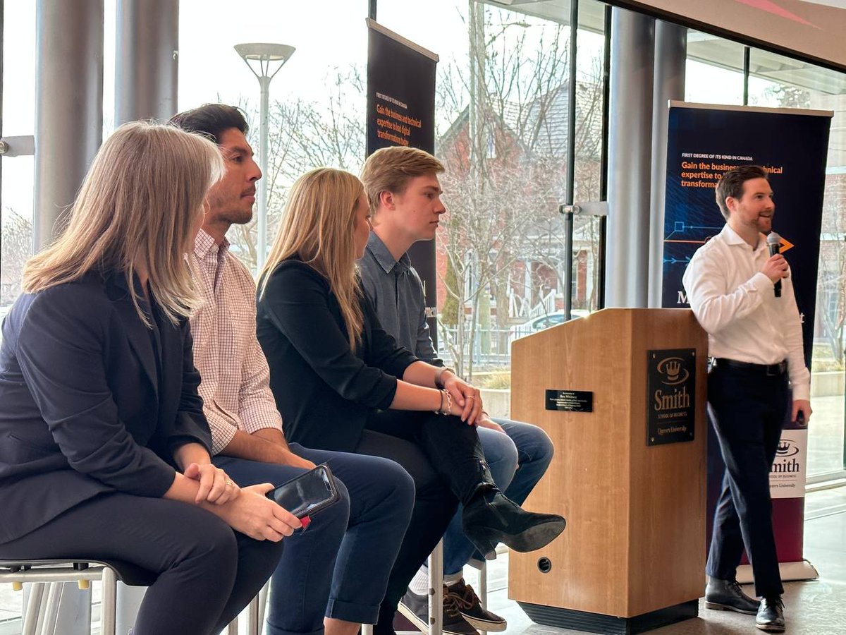 SmithBusiness's tweet photo. This week, students, alumni & professionals gathered in #GoodesHall to discuss intersections between #business and #tech for the economy of the #future. Moderated by Profs Kathryn Brohman & Nicholas Graham, the panel shared their experiences with product development & innovation. https://t.co/5OvZGBMo24