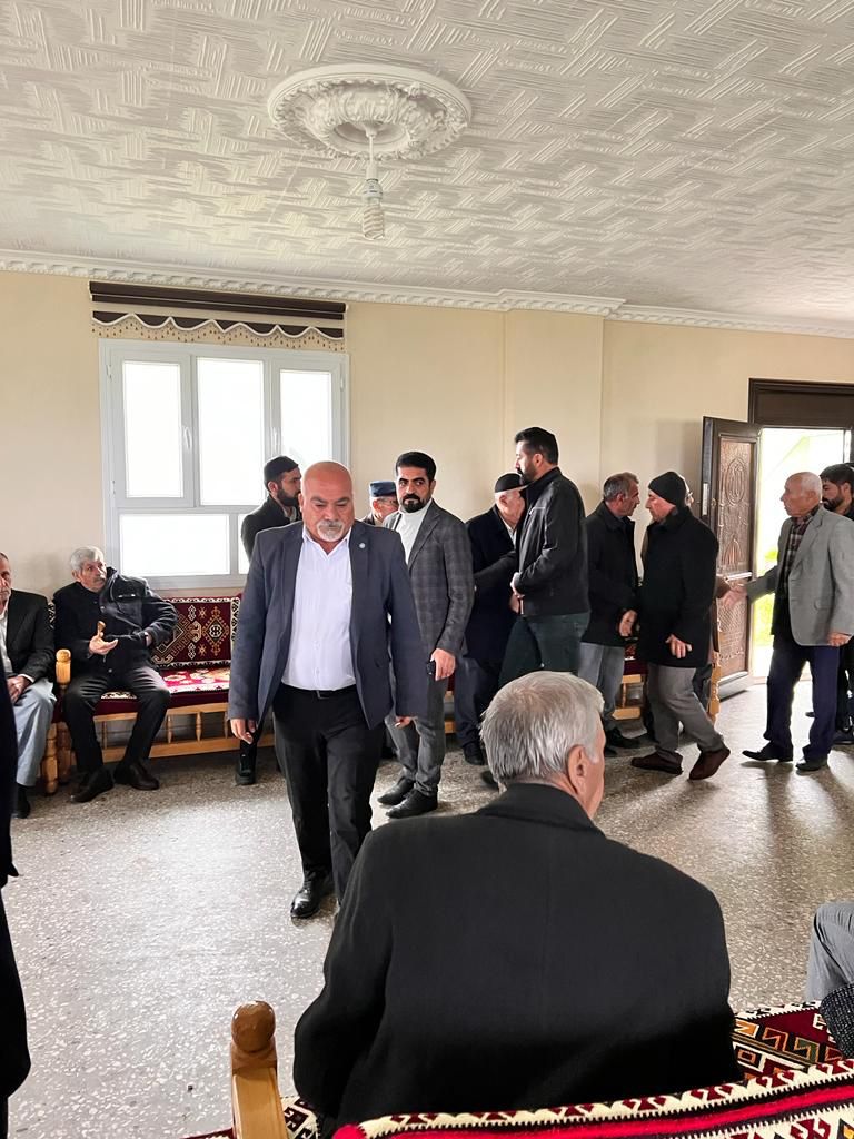 silopi_g's tweet photo. Şırnak Silopi Özgenköy de ikamet eden trafik kazasında hayatını kayben cemelettin soysal Allah'tan rahmet Soysal ailesine sabırlar dileriz değerli Şırnak milletvekili aday adayı mız sayın Fikret Berk birlikte taziyelerinde bulunduk makanı cennet olsun https://t.co/oRTUi50nqL
