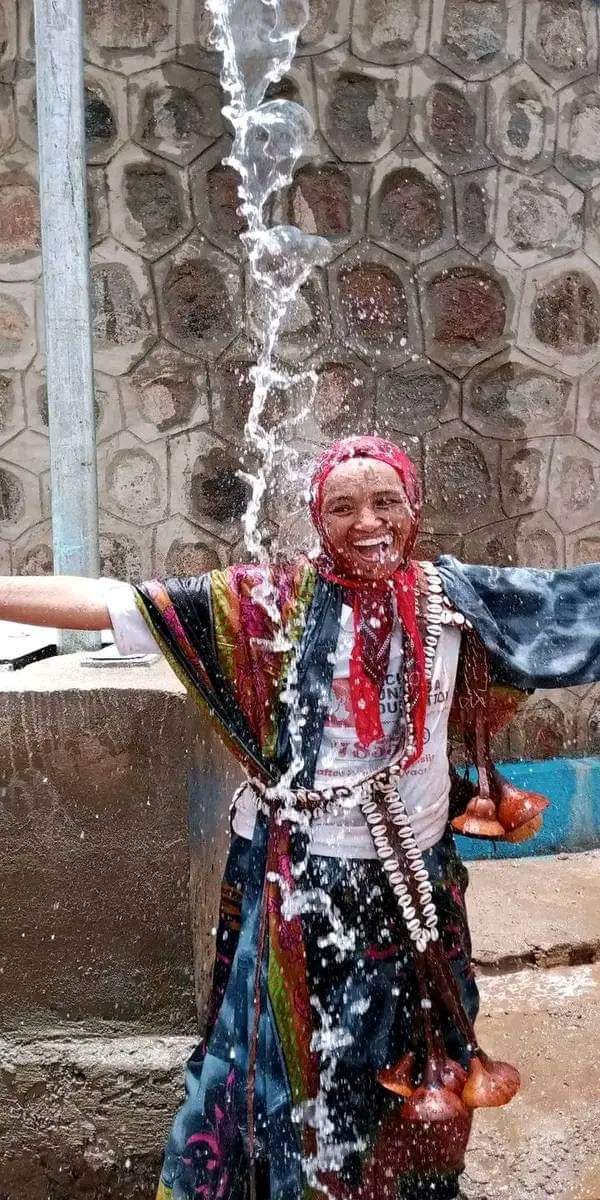 DubaMalicha's tweet photo. Respect, Hacalu Hundesa spouse had inaugurated water point which  constructed by @hacaluhundessa foundation for Borena pastoral community. https://t.co/15qxCdglyH
