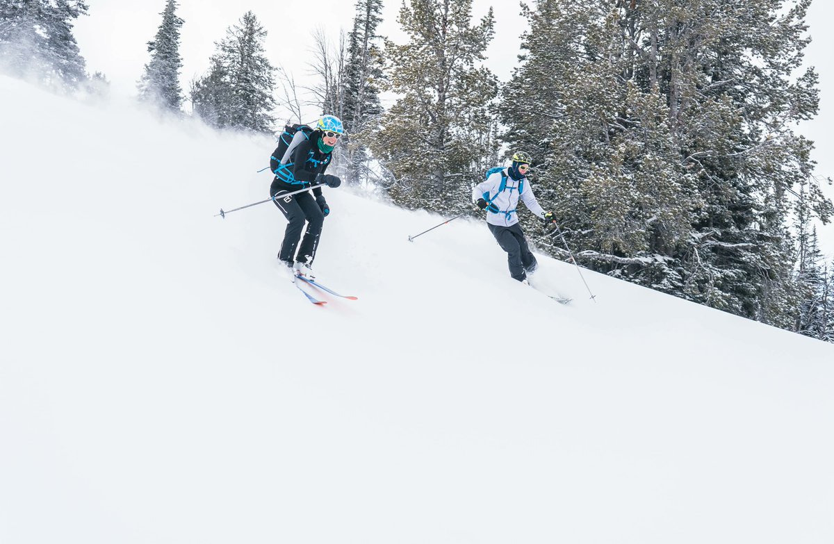 Minus33's tweet photo. From the slopes to the lodge in head to toe merino wool !😎 
Celebrate #NationalAprèsDay responsibly!
https://t.co/JnOrG2ZFgf 

📸: @mahting_putelis https://t.co/i22Uw6ewXw