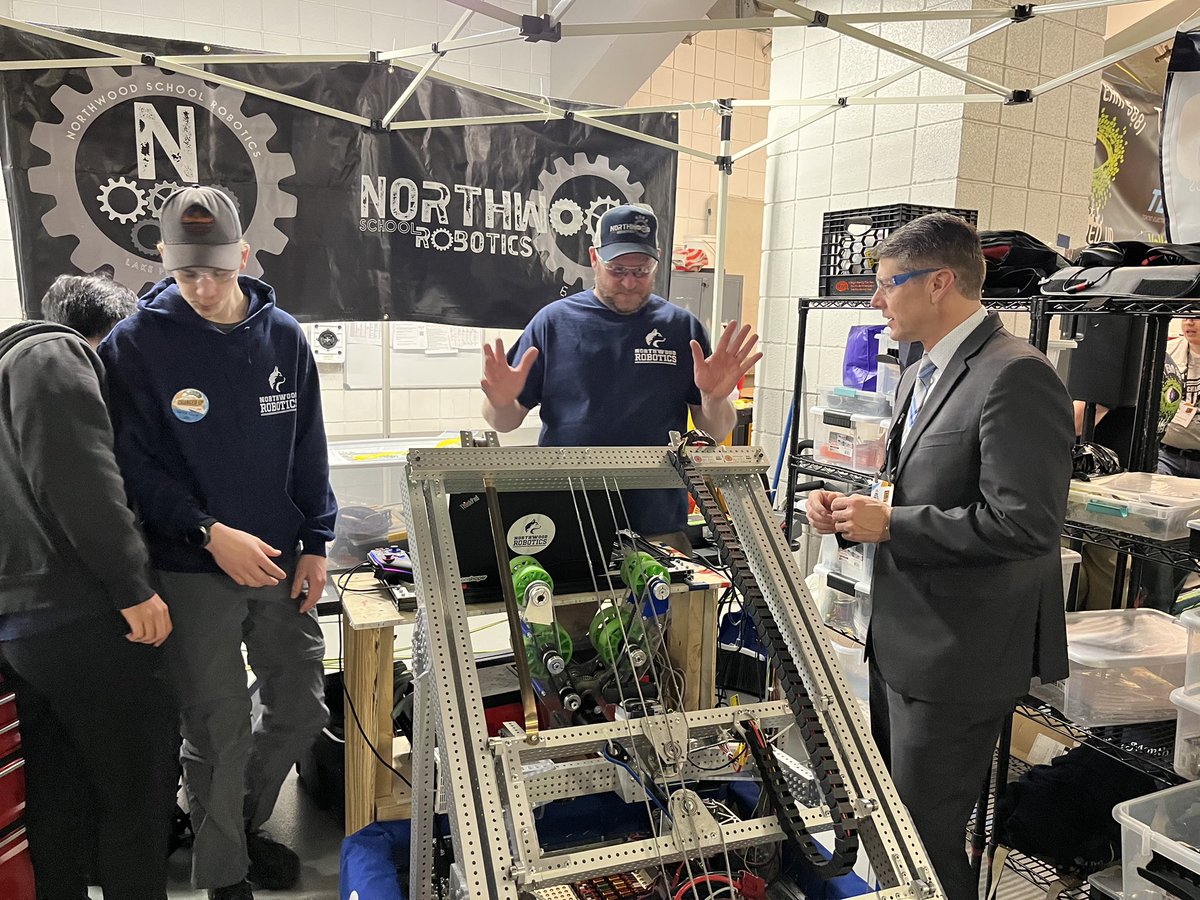 It’s time for some #NorthCountry robotics! @LakePlacidCSD, through their group Lake Placid Robotics, & @NorthwoodSchool both built robots & are competing at the @NYTVFRC competition going on today @TheMVPArena in Albany. (1/3)