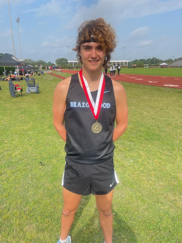 CharlesPatton99's tweet photo. SoHo Classic: 3200 win in 9:46 and then doubled back for the 1600 win with a 4:30. I got the benefit of some great competition. @MuleriderTFXC https://t.co/l4EgoZvO1B