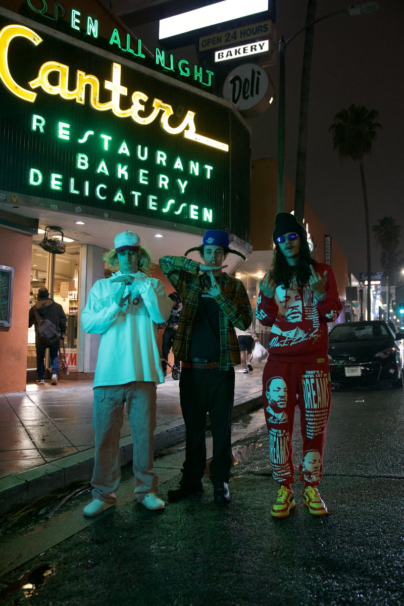 KrispyProd's tweet photo. Mazel Tron @_babytron @BLPKosher_ @_ColeBennett_ https://t.co/WkTMGR7g4q