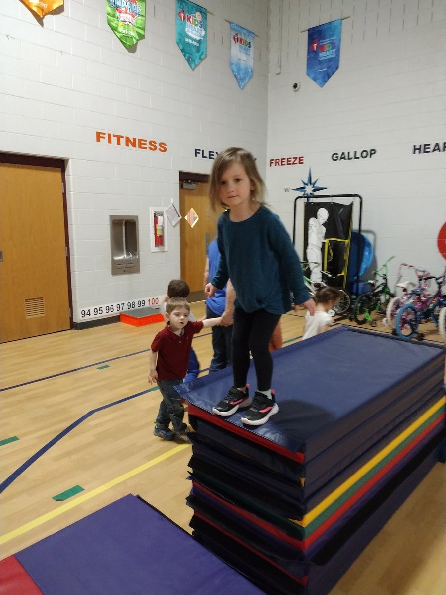 LFRamsey11's tweet photo. Gym Day in Mrs.Grubbs class!! https://t.co/uid09dxbdA