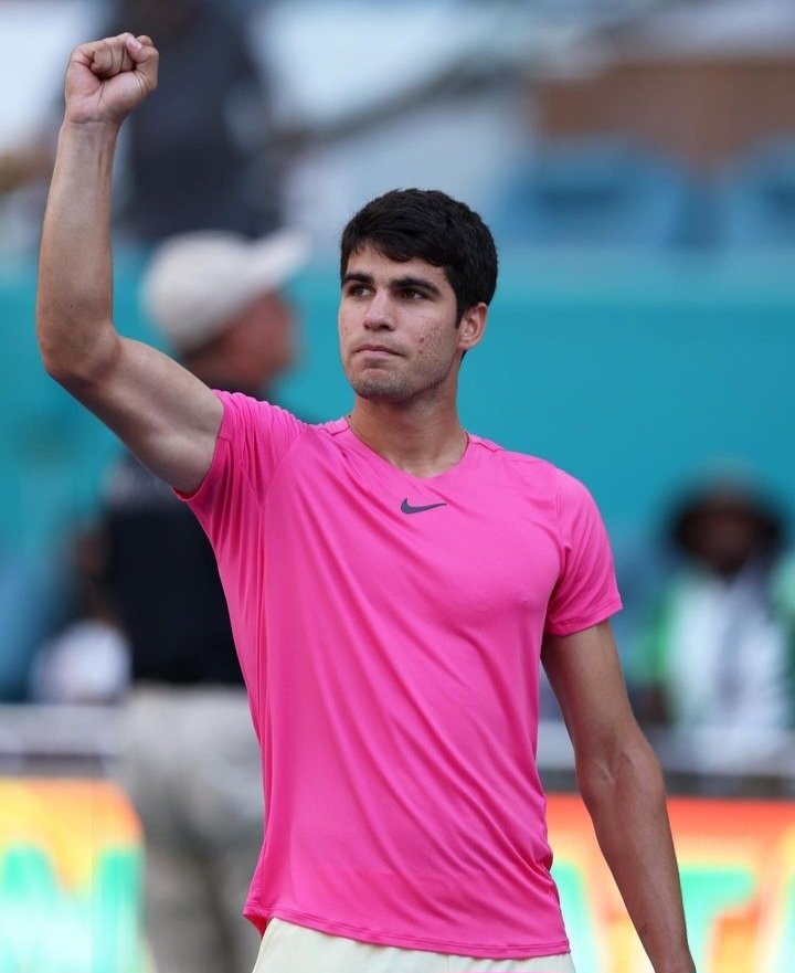 Hoy tenemos un partidazo sinner/Alcaraz.
Lo único que quiero es que gane Alcaraz, vamos Carlitos🎾
