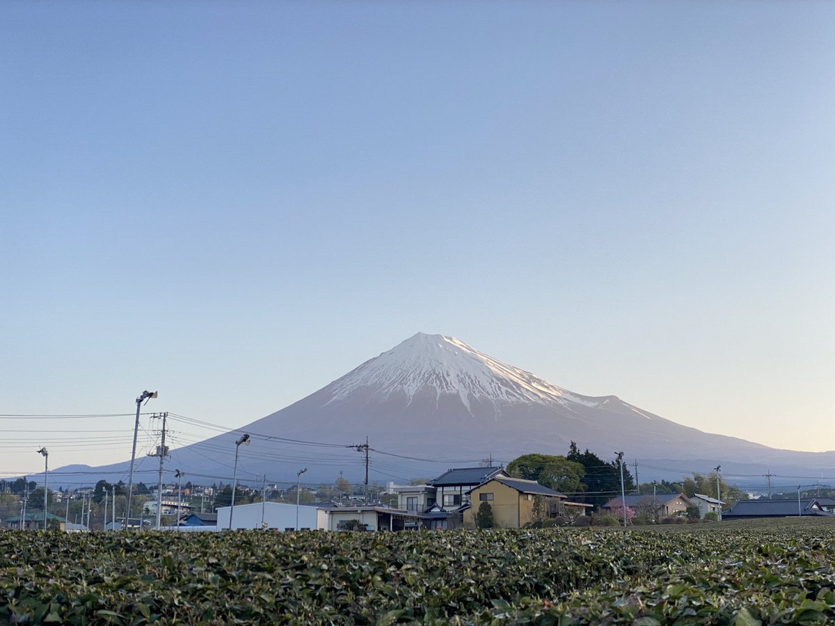 2023年4月1日（土）5:55🌸 皆さん🎶おはようございます😊 快晴です☀️気温差大きいので体調に気をつけましょう🌸 気温9℃/22℃（予想気温） 4月スタートです🗓今月も宜しくお願いします🤲🌸 「ケサフジ」🗻👸綺麗に見えてます🆗(^^)本日も素敵な一日