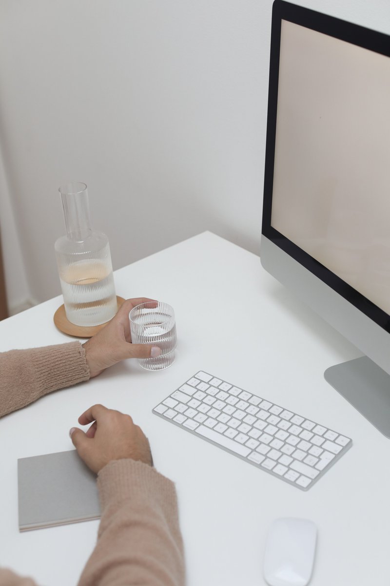 MoreWithPrint's tweet photo. It's Friday.. and as we get ready to start the weekend... we're thinking about all the new sticky notepads we can design quickly and order on https://t.co/eD5bvHpQDT before we log off for the weekend ✨ https://t.co/bVonKyVB7o