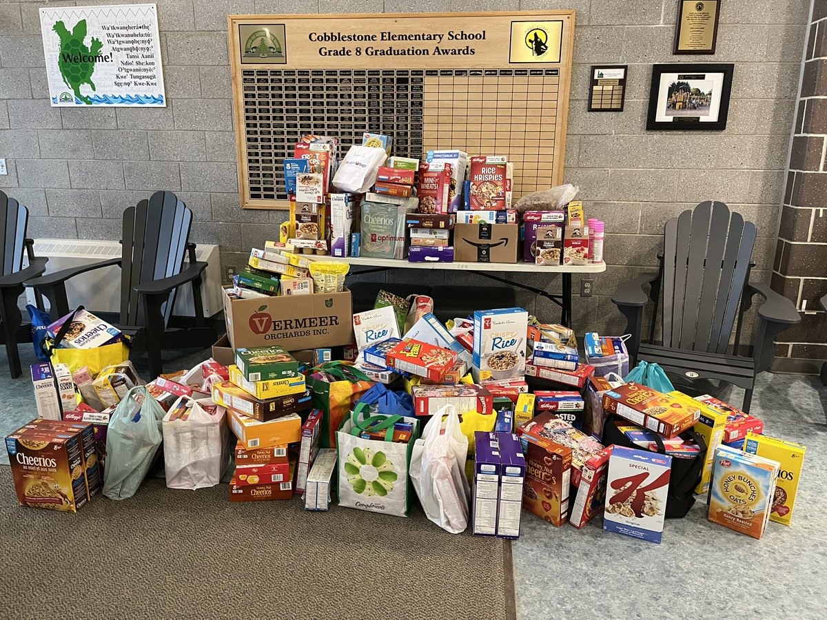 Amazing work @CobblestoneES families, students and staff! We have gathered a total of 3000 items for the local Food Bank. Thank you for your kindness and generosity. @shcsparis @GEDSB #gratitudeinaction